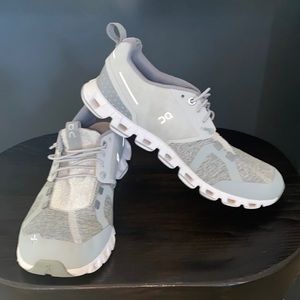 On Cloud Sneakers Gently Used
